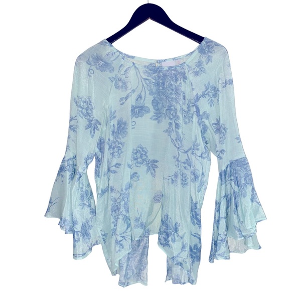 LC Lauren Conrad Tops - Lauren Conrad Floral Flutter Sleeve Top SeaFoam Green Women’s XL Split Back Boho
